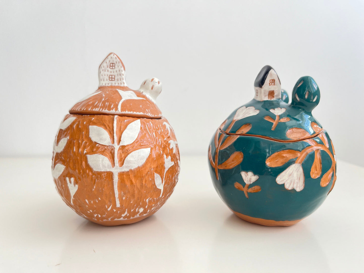 Ceramic Keepsake Box With White Flowers and a Tiny House; Jewelry Storage Box With Lid; Sgraffito Ceramics Box; Pottery Box With Lid