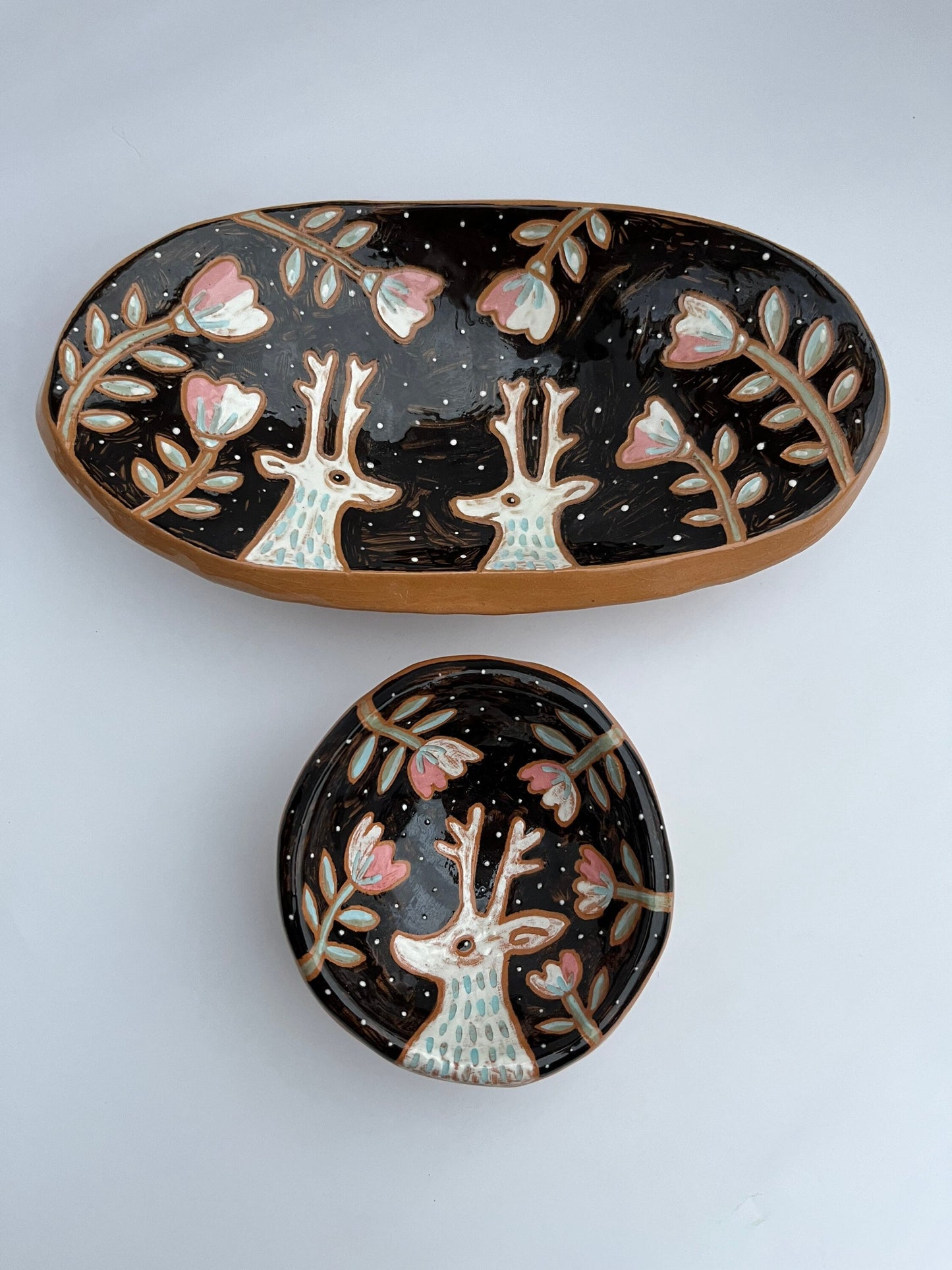 White Deer Black Ceramic Plate With Flowers / Sgraffito Footed Plate / Unique Illustrated Ceramic Footed Plate OOAK