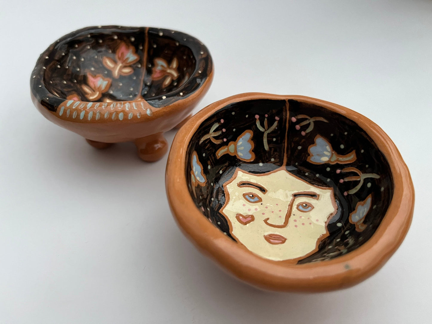 Illustrated Folkstyle Portrait Bowl / Footed Pinch Bowl With Cute Sgraffito Portrait / Unique Illustrated Ceramic Pinch Bowl OOAK