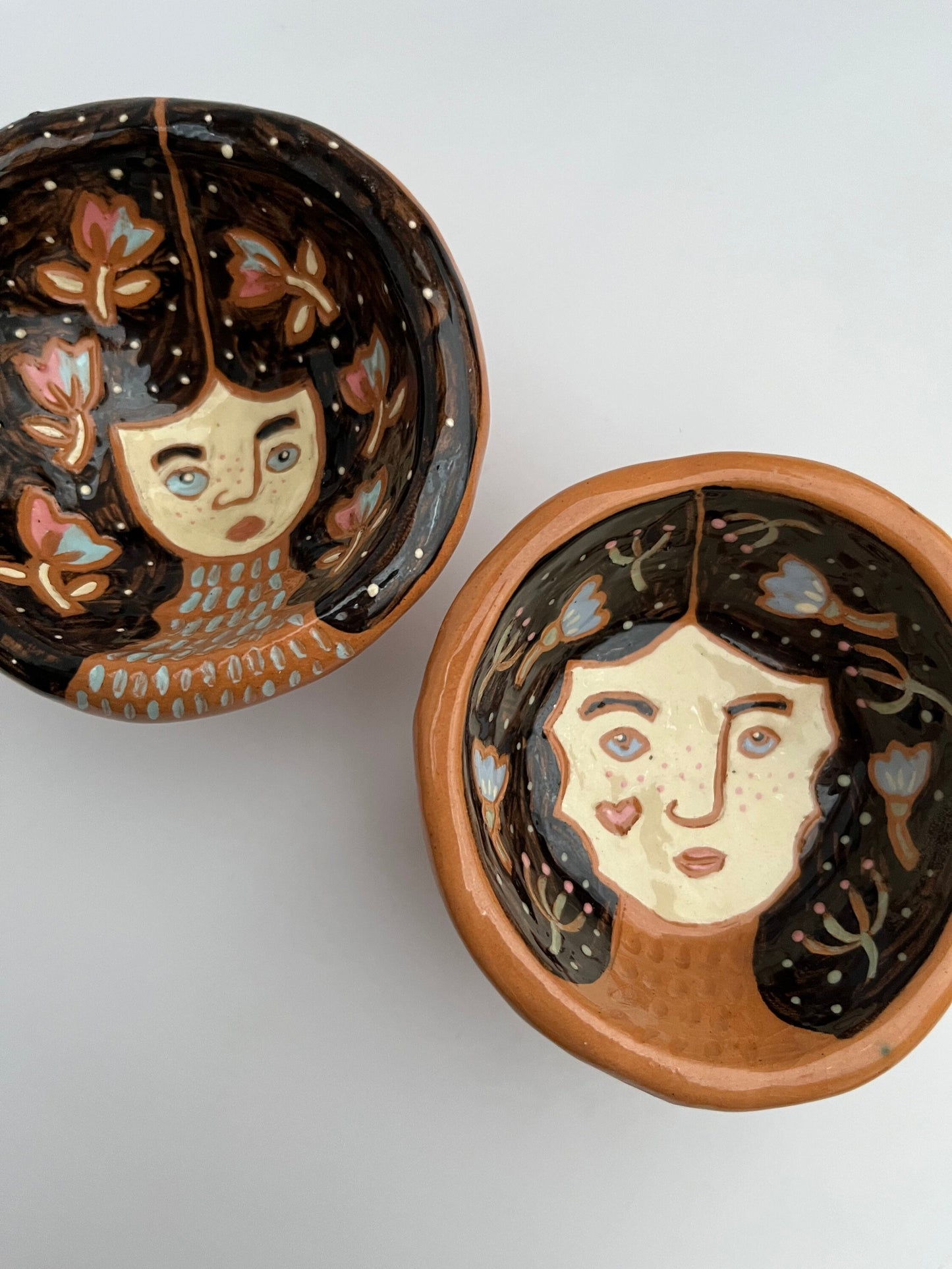 Illustrated Folkstyle Portrait Bowl / Footed Pinch Bowl With Cute Sgraffito Portrait / Unique Illustrated Ceramic Pinch Bowl OOAK