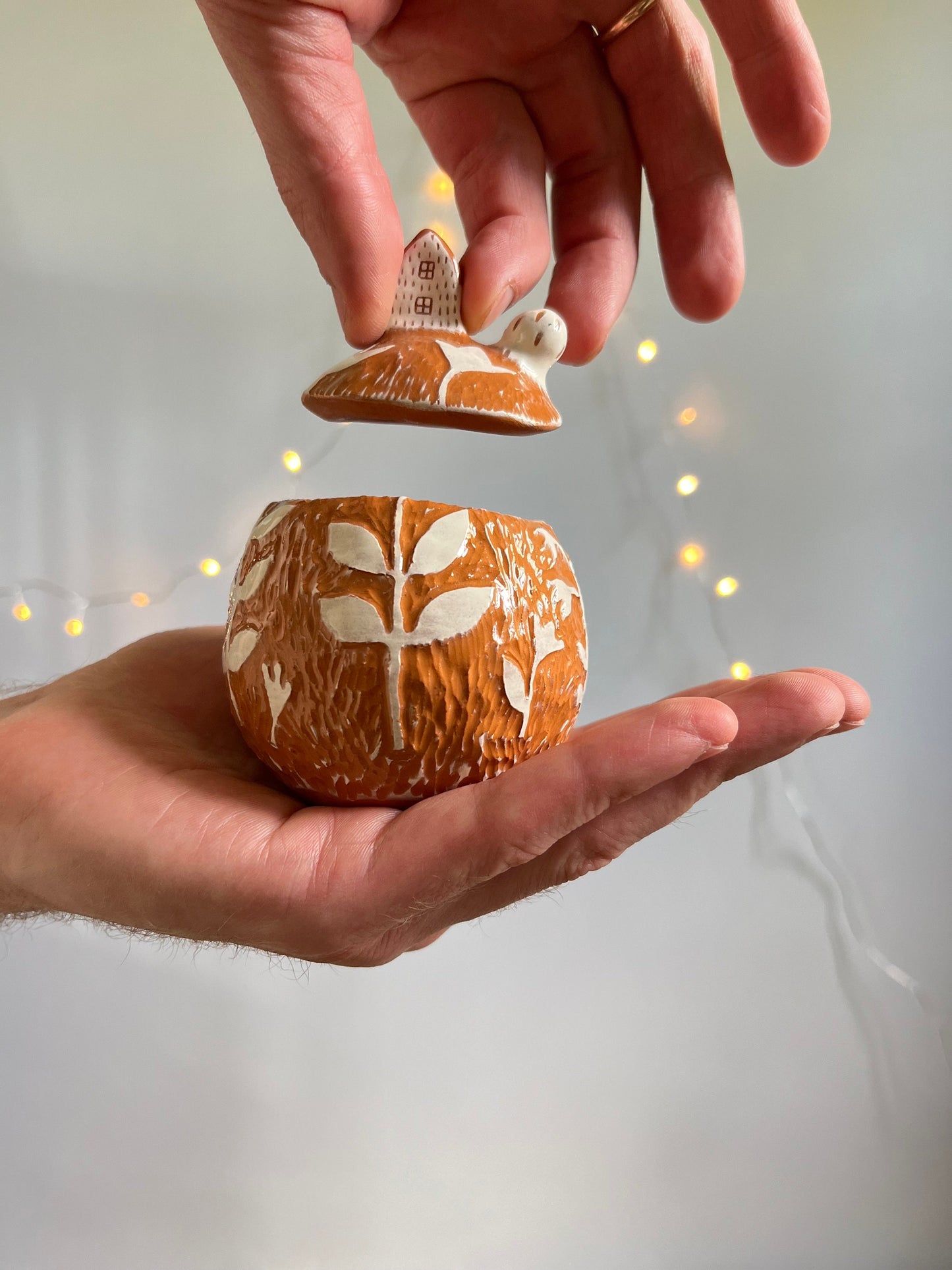 Tiny Keepsake Box With White Flowers and A Tiny House; Jewelry Storage Box; Sgraffito Pottery; Round Ceramic Treasure Box With Lid